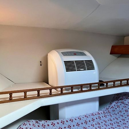 Cozy Private Two Rooms Yacht In Barcelona With Free Parking Sant Adria de Besos Εξωτερικό φωτογραφία