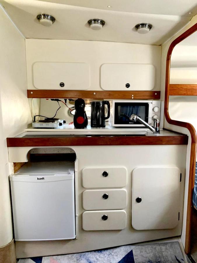 Cozy Private Two Rooms Yacht In Barcelona With Free Parking Sant Adria de Besos Εξωτερικό φωτογραφία