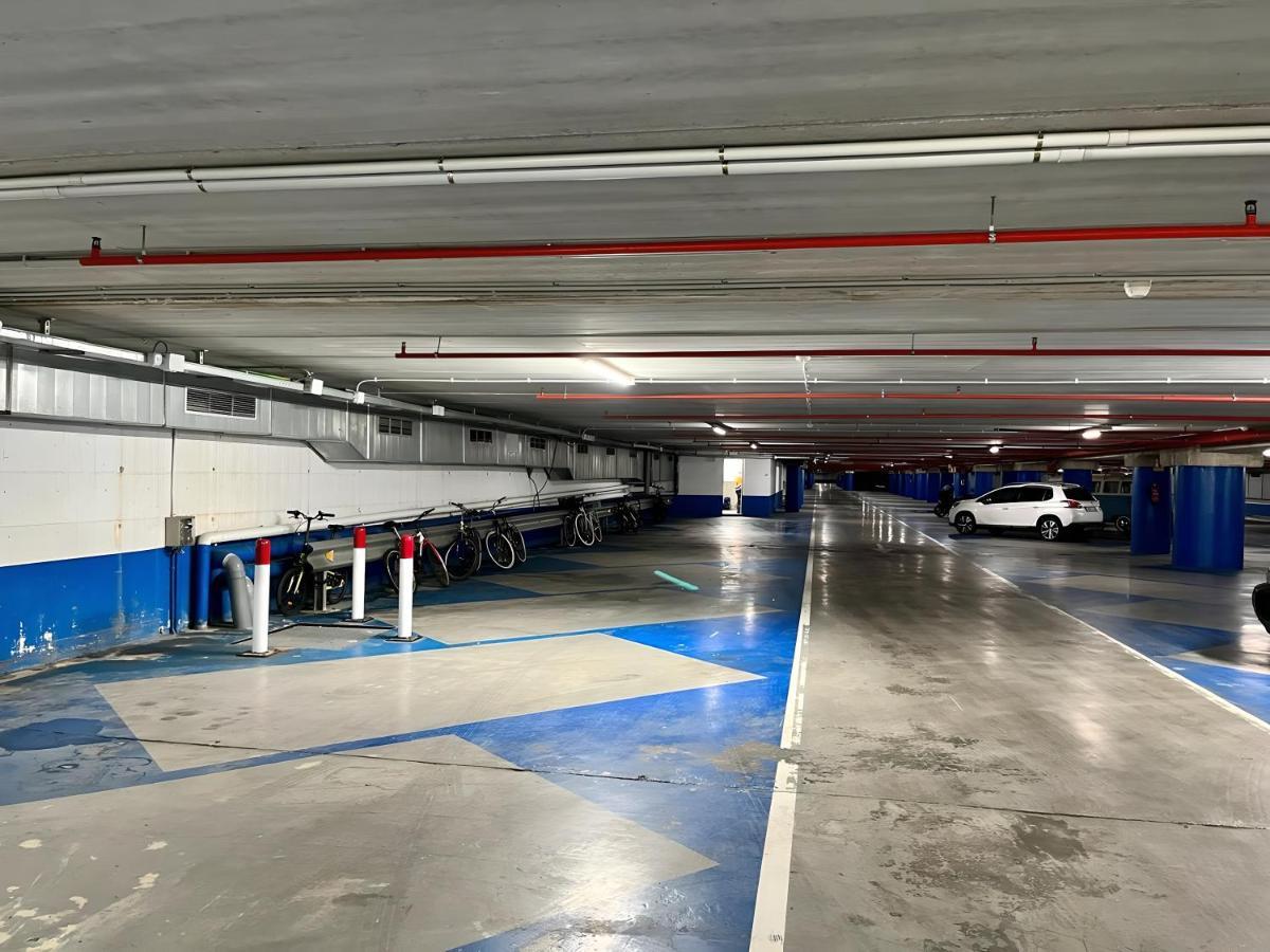 Cozy Private Two Rooms Yacht In Barcelona With Free Parking Sant Adria de Besos Εξωτερικό φωτογραφία